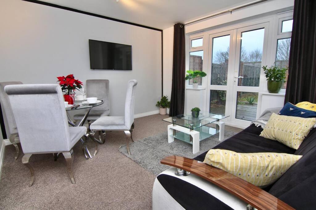 Daimler House - Cosy Home Near Coventry City Centre Zewnętrze zdjęcie